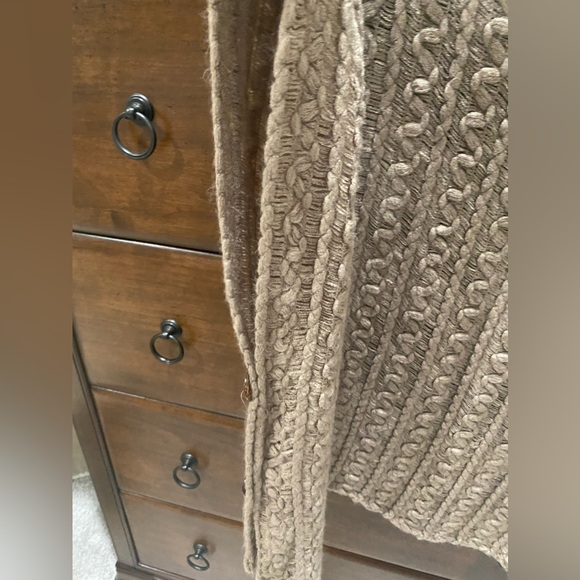 Poncho - Picture 4 of 6